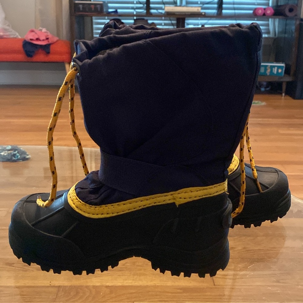 Snow Boots - Picture 3 of 3